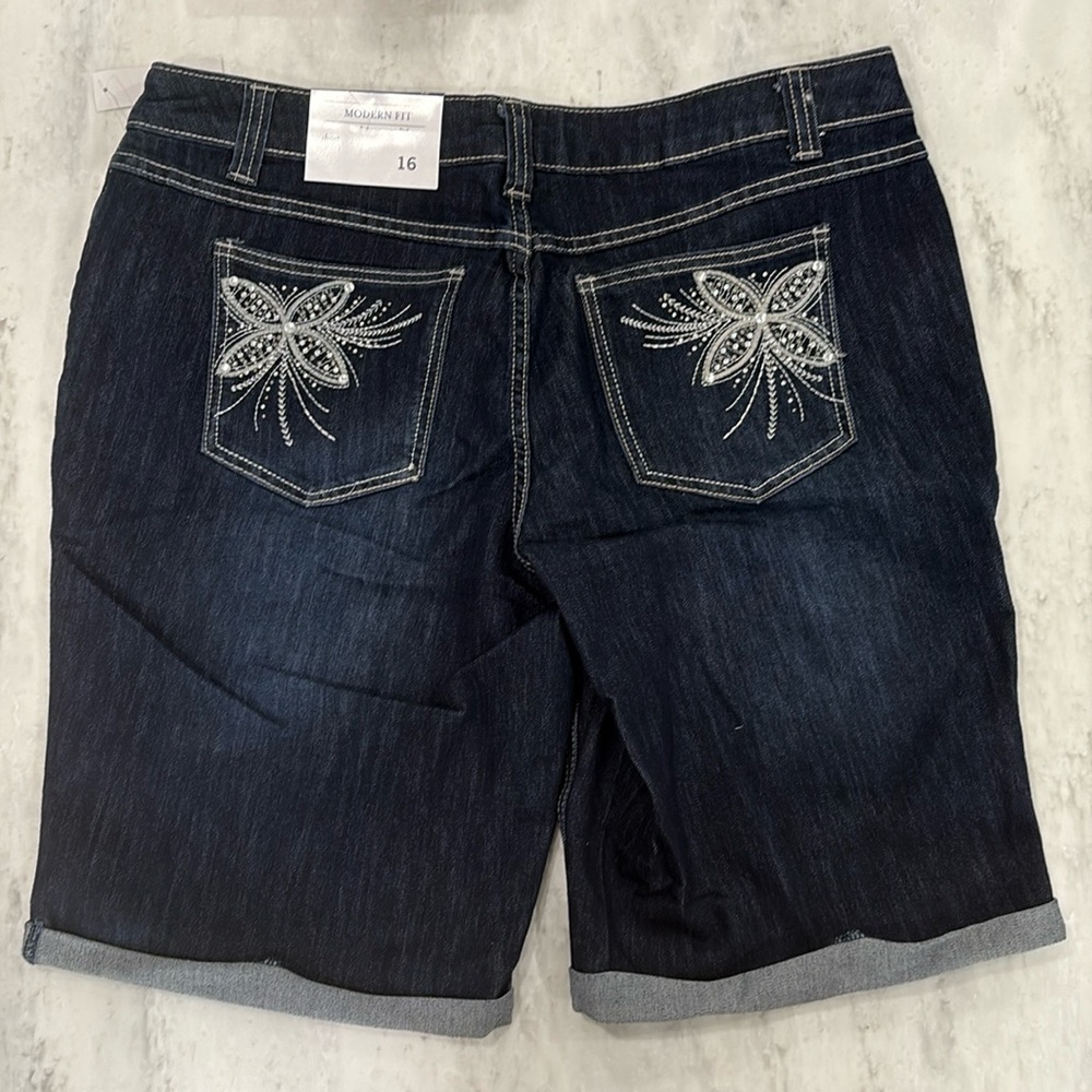 CJ Banks women’s modern fit denim short 16
